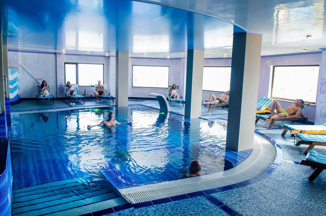 Park Hotel 스타라 자고라 외부 사진 The swimming pool at the hotel